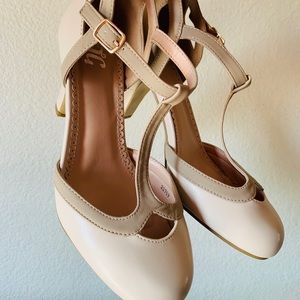 🌹 T-Strap Mary Jane Heels 🌹